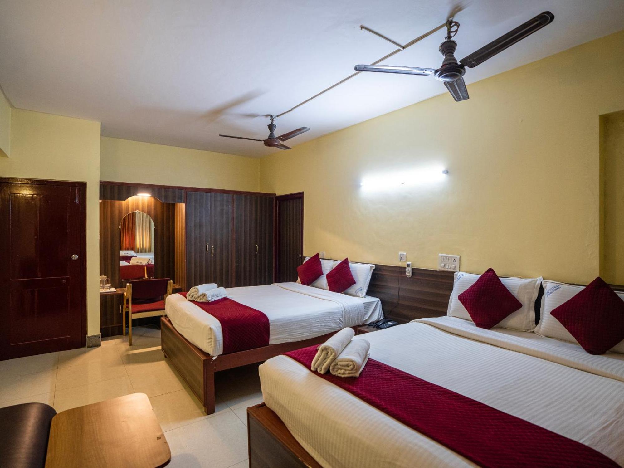 Hotel Vyshak International Mysore Exterior foto